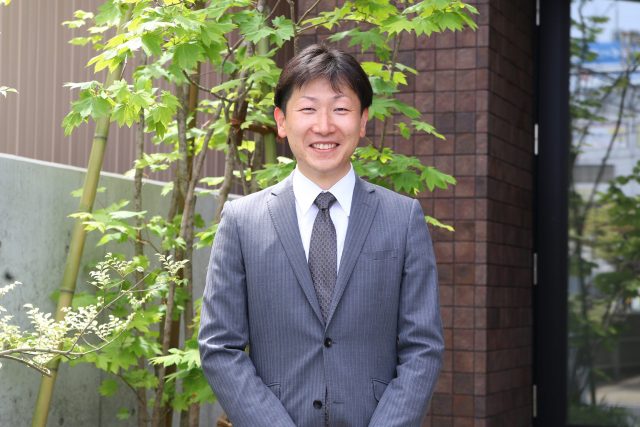 長谷川　光敏（業務部課長）